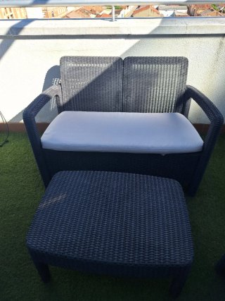 Conjunto mesa, sillón y sofá de terraza
