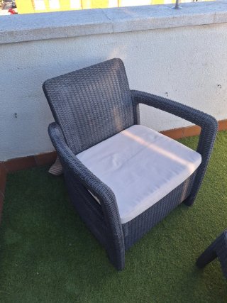 Conjunto mesa, sillón y sofá de terraza