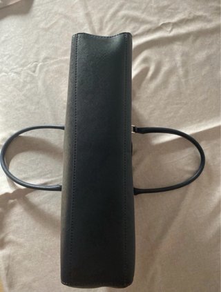 Maletín, bolso marca GUESS, azul marino elegante