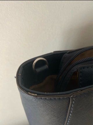 Maletín, bolso marca GUESS, azul marino elegante