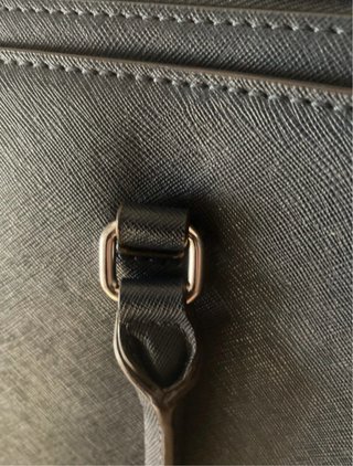 Maletín, bolso marca GUESS, azul marino elegante
