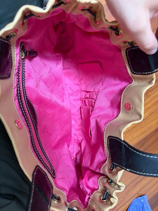 Cartera de tous negra y beige