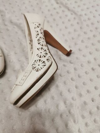 Zapatos blancos calado. T37. Carolina Boix