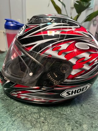 Casco de moto shoei