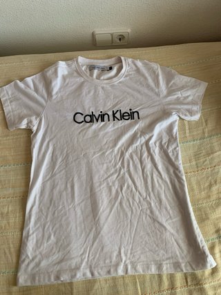 Camiseta Calvin Klein.