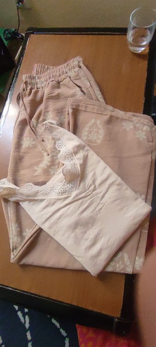 Pantalón y camiseta