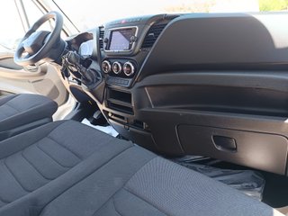 IVECO DAILY 3.0 CHASIS  CAJA CERRADA TRAMPILLA 160
