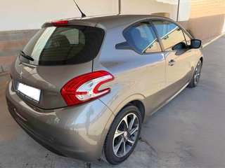 Peugeot 208  1.4 Hdi 2012
