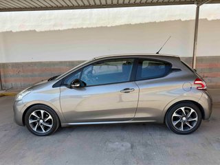 Peugeot 208  1.4 Hdi 2012