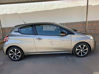 Peugeot 208  1.4 Hdi 2012