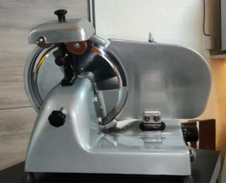 Affettatrice usata una volta a Natale