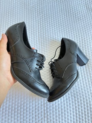 Zapatos oxford tacón charol negro brogue talla 39