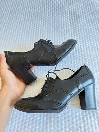 Zapatos oxford tacón charol negro brogue talla 39