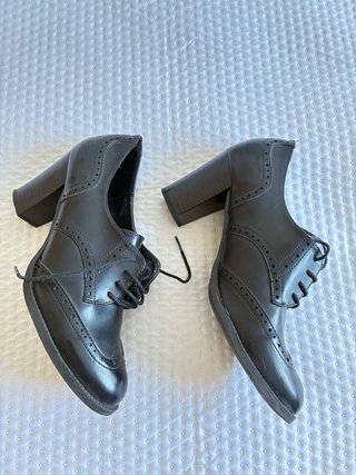 Zapatos oxford tacón charol negro brogue talla 39