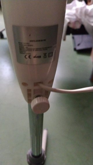 Ventilador de pie Basic gris y blanco