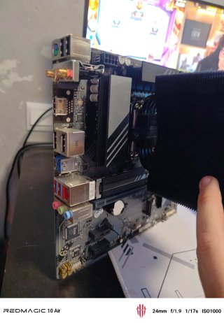 Pack 16 GB ddr5 + i5 14400f + placa base wifi