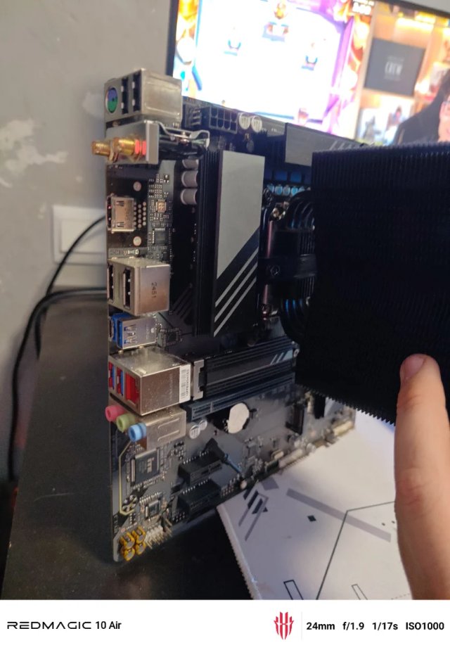 Pack 16 GB ddr5 + i5 14400f + placa base wifi