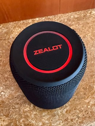 Zealot S32 Pro wireless speaker con luce colorata