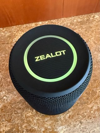 Zealot S32 Pro wireless speaker con luce colorata