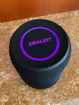 Zealot S32 Pro wireless speaker con luce colorata