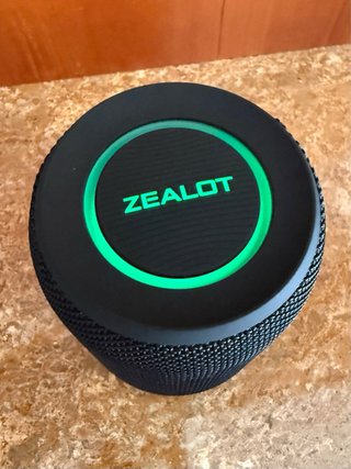 Zealot S32 Pro wireless speaker con luce colorata