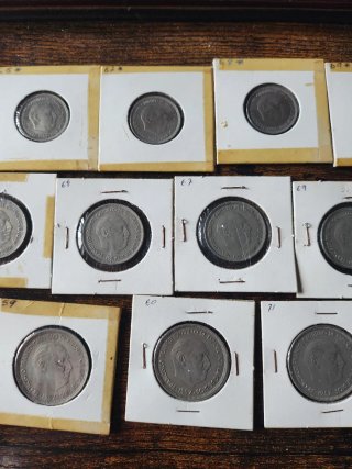 27 monedas de franco de 5.  25 y 50 pesetas