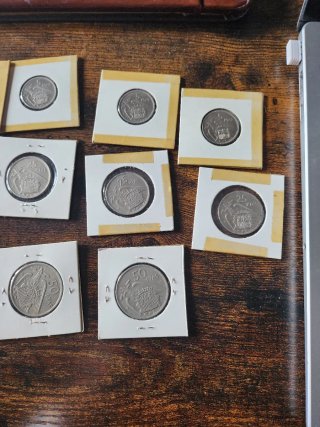 27 monedas de franco de 5.  25 y 50 pesetas