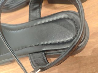 Sandalias negras nuevas sin estrenar