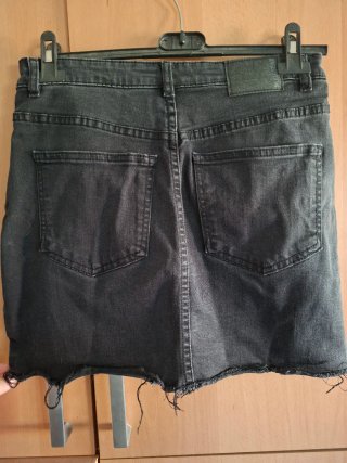 Minifalda negra Pull&Bear talla M