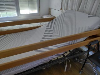 Cama articulada para personas con poca movilidad