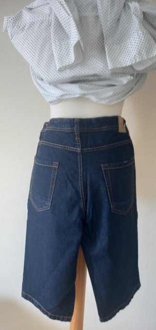 Bermudas vaquera color azul.  Talla 42