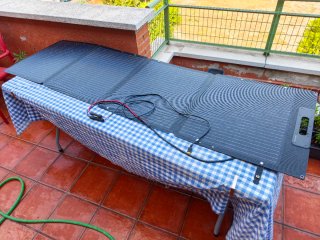 BLUETTI AC50B + Panel Solar BLUETTI 200W