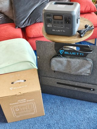 BLUETTI AC50B + Panel Solar BLUETTI 200W