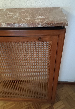 Cubre radiador clásico de madera y mármol