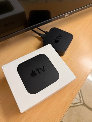 Apple TV 4K 32GB con mando y cable de corriente