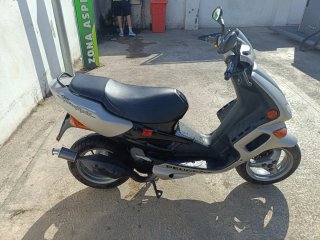 Vendo ciclomotor 50cc, Marca Speedfith. Año 2000,