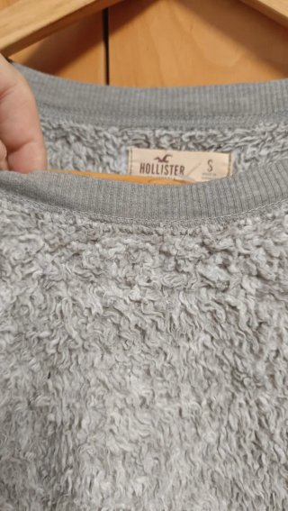 Sudadera corta Hollister gris peludita talla S