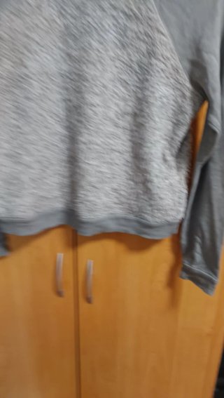 Sudadera corta Hollister gris peludita talla S
