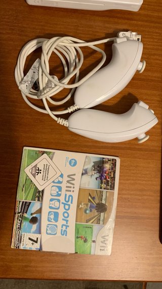 Consola Wii + Accesorios y juegos.