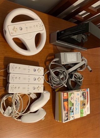 Consola Wii + Accesorios y juegos.