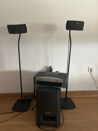 Equipo de musica Bose con 2 altavoces y buffle.