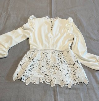 Blusa romántica blanca de Fetiche Suances