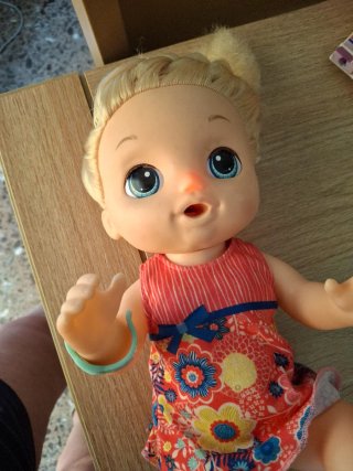 Trona con baby alive dulces lagrimas.