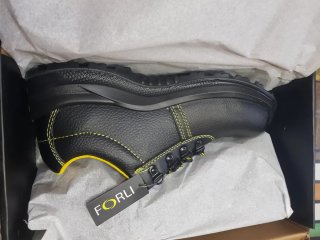Zapatos de seguridad.