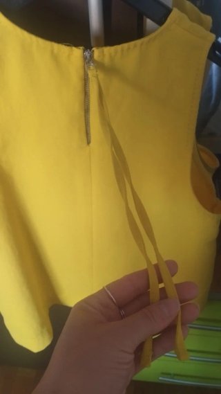 Camiseta de tirantes amarilla