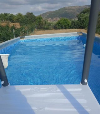 Piscina con depuradora