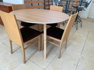 Sillas de comedor en  madera tapizadas