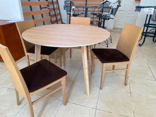 Sillas de comedor en  madera tapizadas