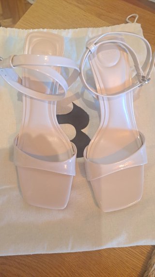 Sandalias tacón Bershka color nude