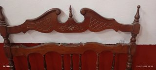 Cabecero y piecero cama de madera antigua labrada